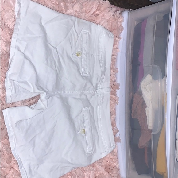 White shorts - Picture 2 of 2